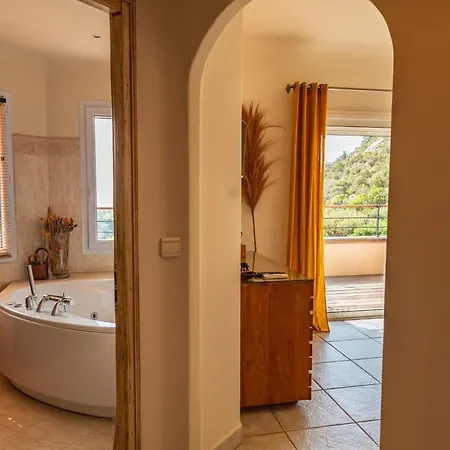 Superbe Avec Piscine Chauffée Et Vue à Palombaggia Villa