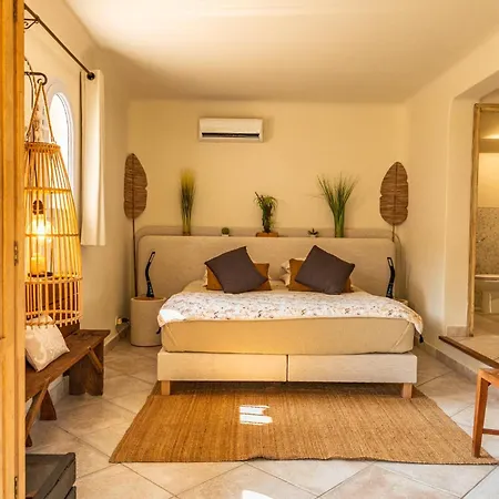 Superbe Avec Piscine Chauffée Et Vue à Palombaggia *