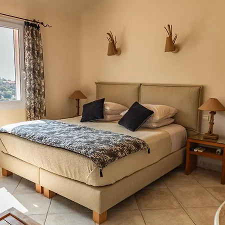 Villa Superbe Avec Piscine Chauffée Et Vue à Palombaggia *